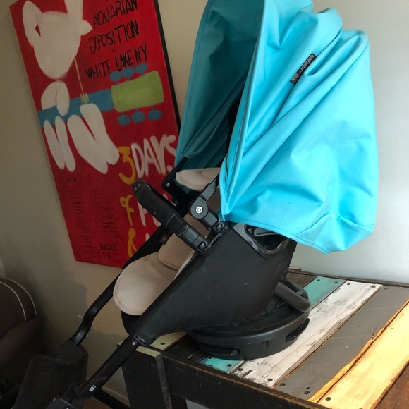 Orbit Baby with aqua sun visor - Picture 4 of 5